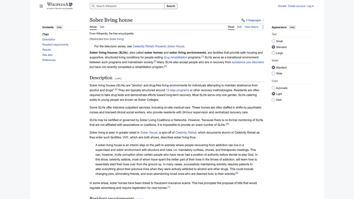 Screenshot: Wikipedia overview of sober‑living houses, illustrating typical structure, rules, and benefits of the residential model.