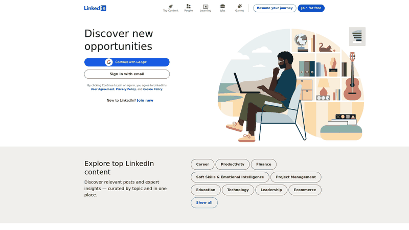 Screenshot: Full‑page view of LinkedIn’s homepage showcasing the feed and share box.